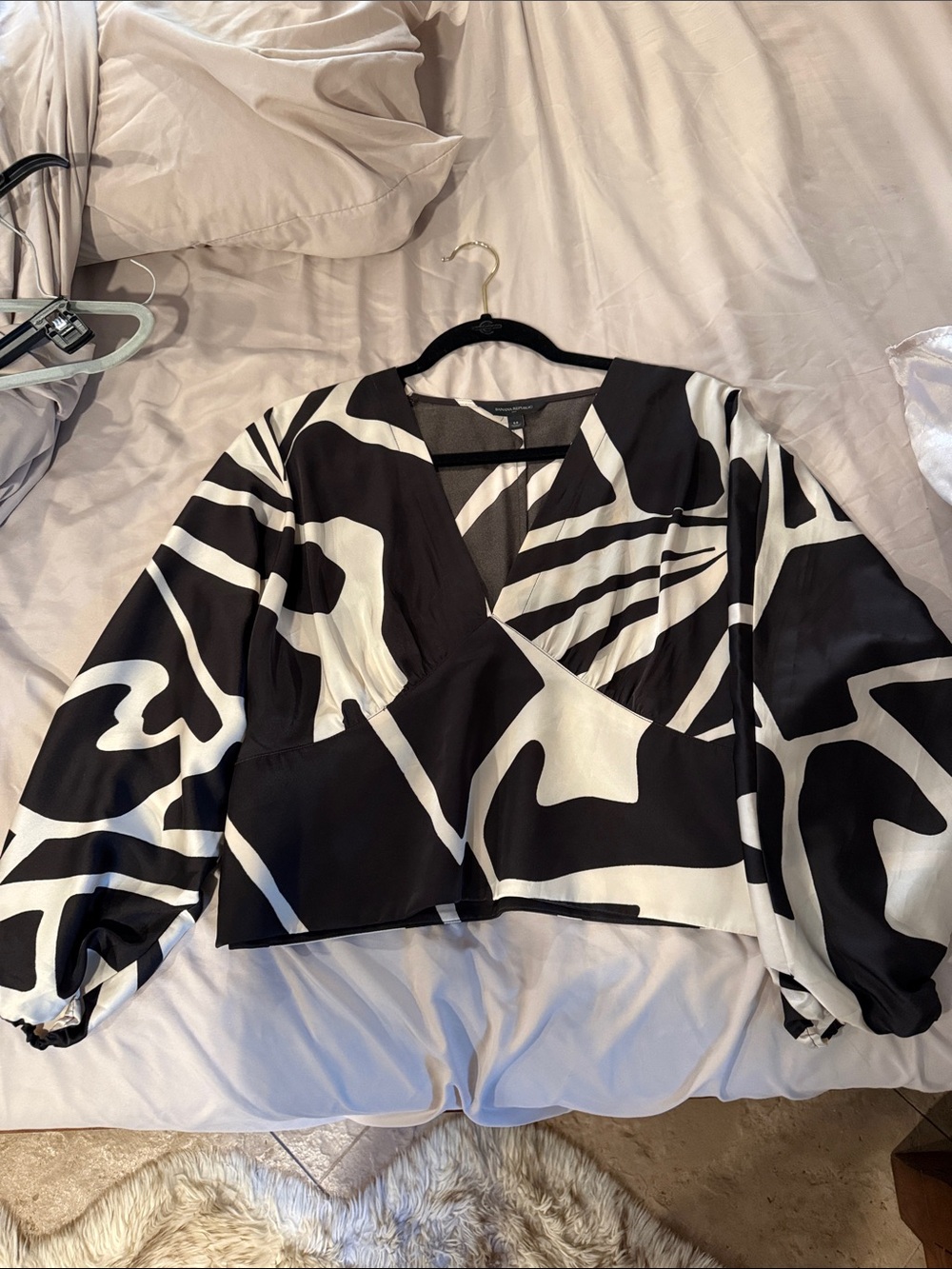 Banana Republic Black and White Geometric top